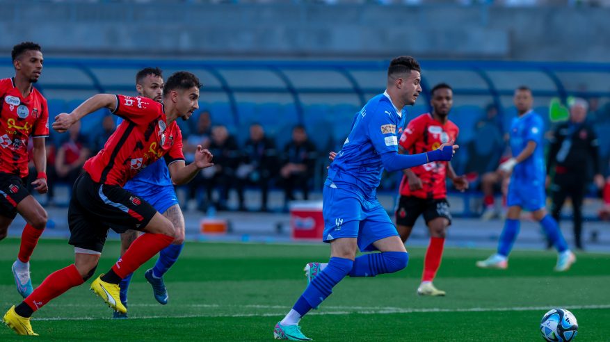 تعادل الرياض والهلال بالشوط الأول وميتروفيتش يهدر ركلة جزاء