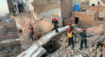 مصرع 9 أشخاص جراء انهيار مبنى سكني في باكستان