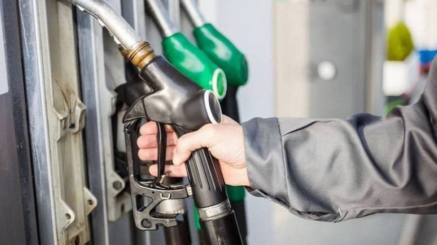إجراء صغير من عامل محطة الوقود وراء أعطال المركبات