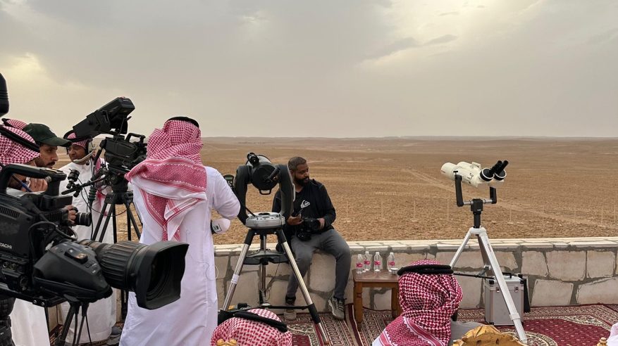 مراسل الإخبارية : تعذر رؤية هلال ⁧رمضان في مرصد ⁧تمير⁩
