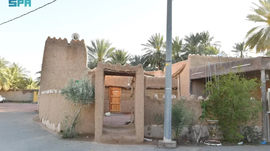 مسجد المطلق بحائل يستقبل المصلين منذ 400 عام