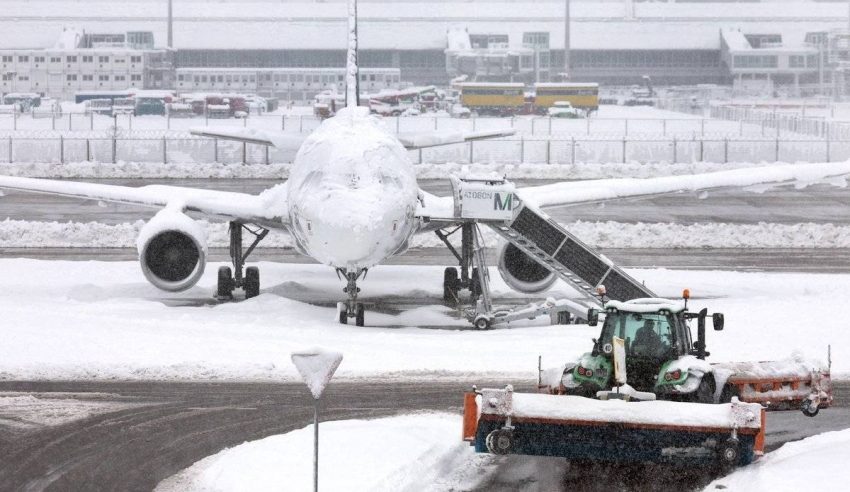 إغلاق مطار أوسلو بسبب ثلوج كثيفة ورياح عاصفة