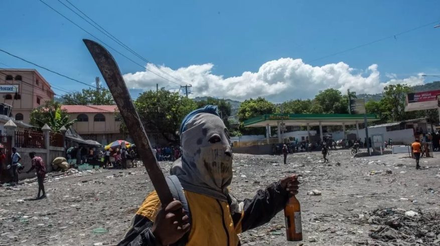 العصابات تشعل هايتي وتجبر رئيس الحكومة على الاستقالة