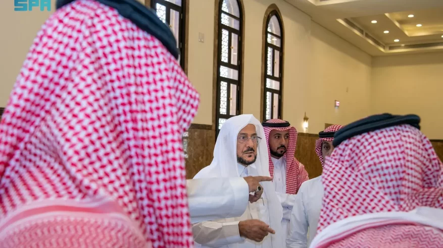 وزير الشؤون الإسلامية يوجه بتغيير فرش مسجد سيد الشهداء