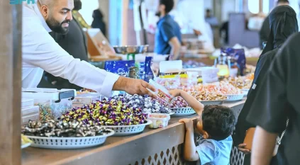 أسواق جدة الشعبية تتنافس لبيع مستلزمات العيد