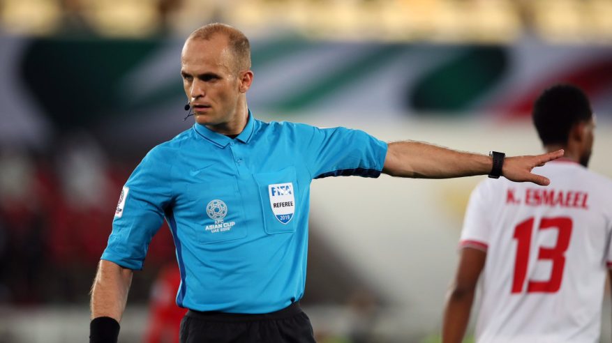 تعرف على حكم مباراة العين ضد الهلال
