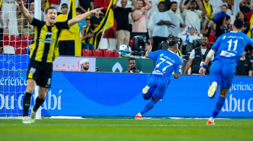 الهلال يتفوق على الاتحاد بثنائية مالكوم وسالم الدوسري بالشوط الأول