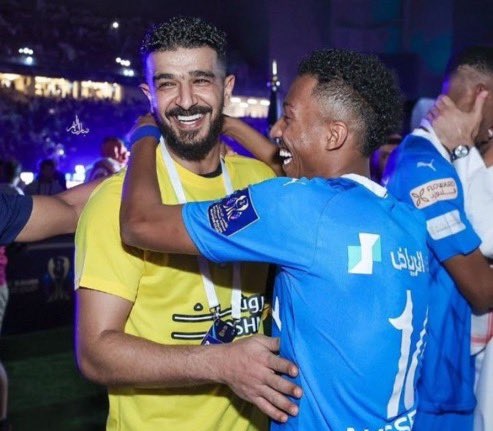 جماهير الاتحاد تهاجم عبدالله المعيوف بعد صورته مع نجم الهلال!