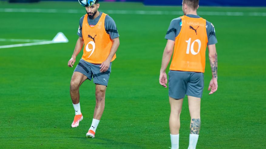 الهلال يختتم استعداداته لمواجهة النصر غدًا