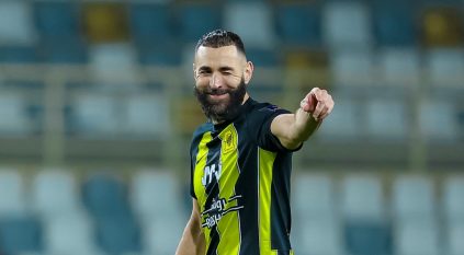 شاهد.. كريم بنزيما ينضم لمعسكر الاتحاد