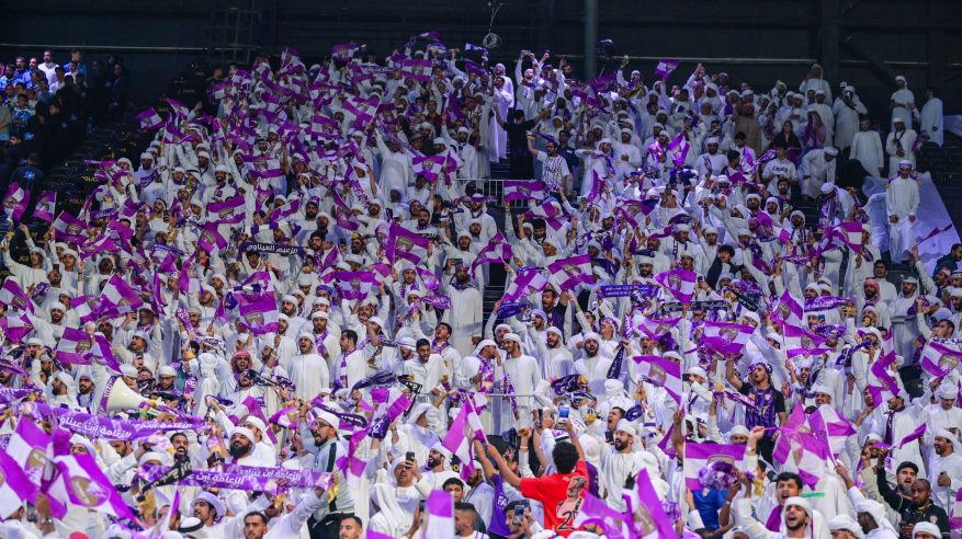 فيديو .. جماهير العين تكسر مدرجات ملعب “المملكة آرينا”