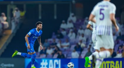 بسبب أخطاء البليهي والعويس .. الهلال يتأخر أمام العين بثلاثية في الشوط الأول