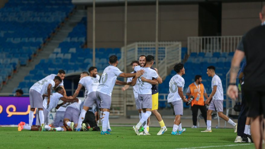النيران الصديقة تُهدي الطائي 3 نقاط ثمينة أمام الرياض