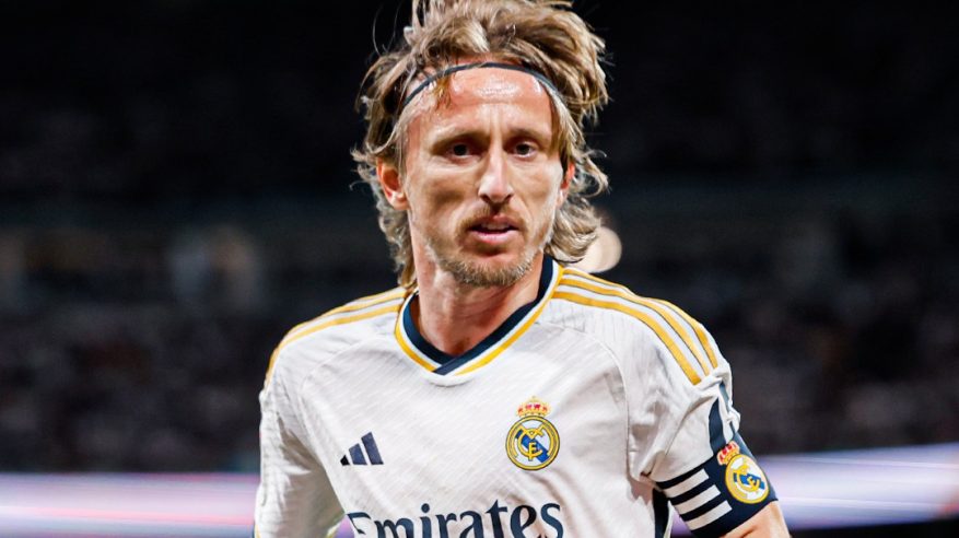بعد أنباء انتقاله لـ دوري روشن .. جماهير ريال مدريد لـ مودريتش: ابقَ معنا ولا تغادرنا