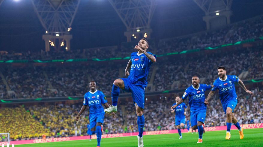 في شوط أول مثير .. الهلال يتفوق على الاتحاد بـ 10 لاعبين