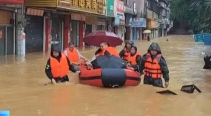 قتلى وعشرات المفقودين عقب أمطار غزيرة وفيضانات تجتاح الصين