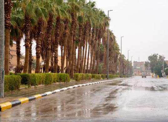 طقس السعودية غير مستقر وأمطار رعدية تبدأ غدًا إلى الاثنين