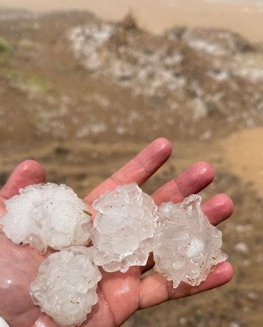 أمطار غزيرة مع برد كثيف على مهد الذهب