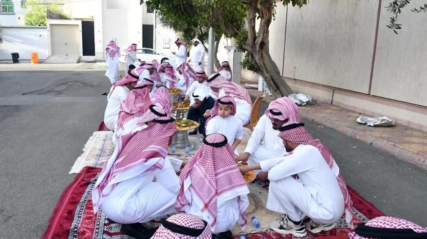 خشرة وتجمعات.. أيام عيد الفطر تترجم تقاليد الأجيال في حائل