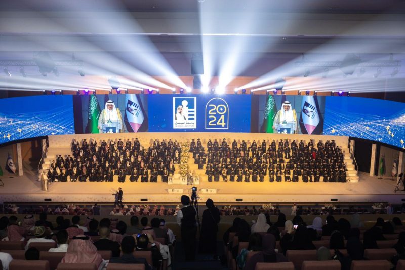 احتفال تخريج طلبة كلية الطب والصيدله والعلوم بجامعة الفيصل