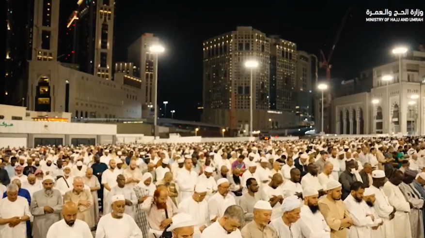 لقطات من صلاة التراويح في المسجد الحرام ليلة 24 رمضان