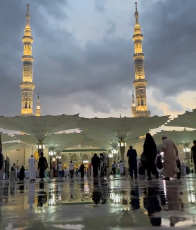أمطار المدينة المنورة من ساحات المسجد النبوي