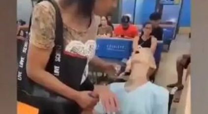 بالفيديو.. القبض على امرأة اصطحبت جثة عمها للبنك للحصول على قرض