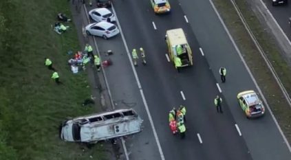 إصابة 17 مشجعاً بحادث تصادم جماعي في بريطانيا