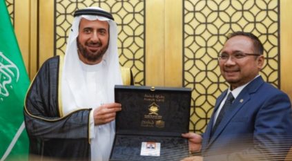 الحج والعمرة تطلق بطاقة نسك للحجاج النظاميين