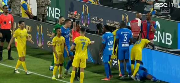 بالفيديو .. لحظة طرد كريستيانو رونالدو بسبب علي البليهي