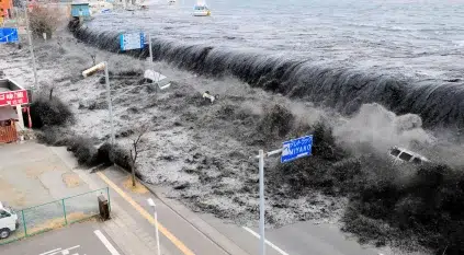 لحظة وقوع زلزال عنيف قبالة فوكوشيما اليابانية