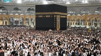 أجواء روحانية وكثافة المصلين بالمسجد الحرام ليلة 25 رمضان