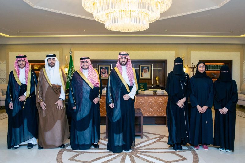 نائب أمير الشرقية يستقبل رئيس تحرير أصداء الخليج