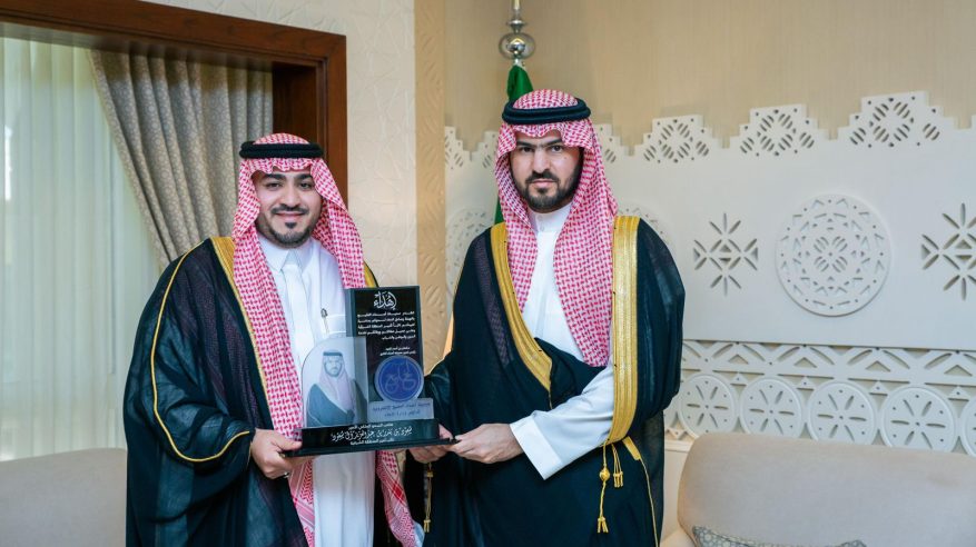 نائب أمير الشرقية يستقبل رئيس تحرير أصداء الخليج