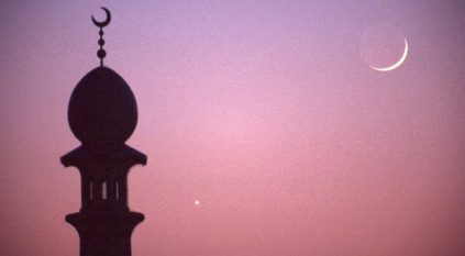 هلال العيد يزين سماء السعودية اليوم