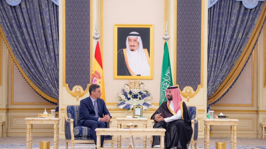 ولي العهد يستقبل رئيس الوزراء الإسباني