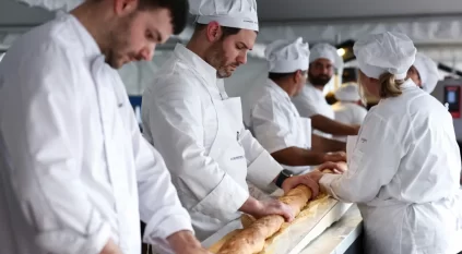 طهاة فرنسيون يدخلون موسوعة جينيس بأطول خبز في العالم