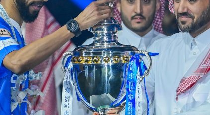 الفرج يُعادل القحطاني.. قادة الهلال في بطولات الدوري السعودي