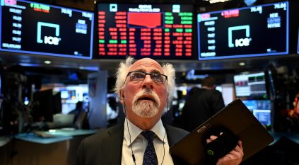 مؤشر ستاندرد آند بورز 500 على وشك الدخول بمرحلة سوق هابطة
