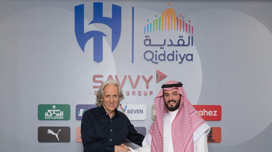 شاهد .. الهلال يجدد رسميًّا لـ جيسوس لمدة عام