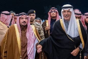 اسم بدر بن عبدالمحسن على القاعة الكبرى بمركز الملك خالد الحضاري