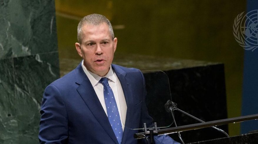 بالفيديو.. مندوب إسرائيل يمزق ميثاق الأمم المتحدة خلال جلسة قرار العضوية الكاملة لفلسطين