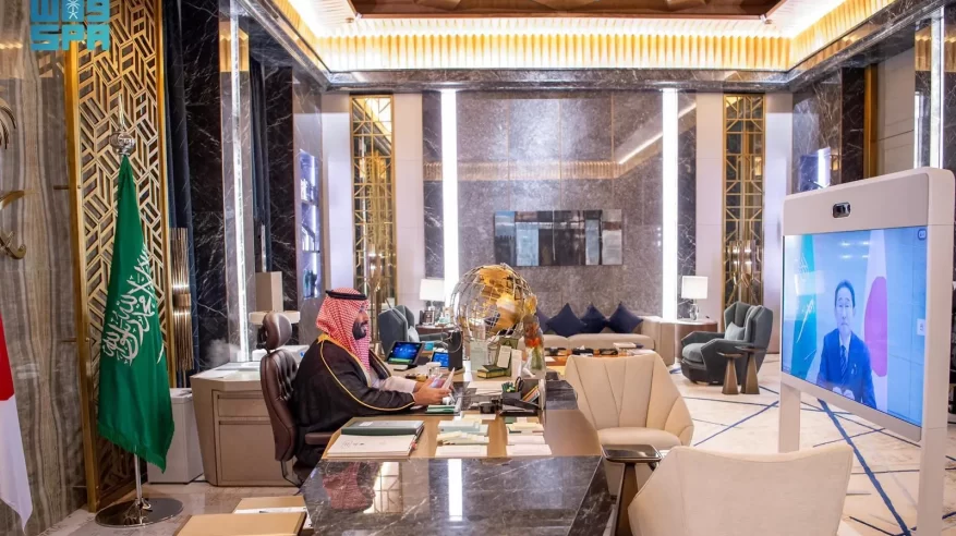 اتصال مرئي يجمع ولي العهد ورئيس وزراء اليابان وإعلان مجلس الشراكة السعودي الياباني