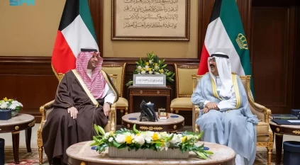أمير الكويت يستعرض مع تركي بن محمد العلاقات الراسخة بين البلدين
