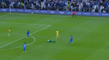 شاهد .. لحظة طرد أوسبينا في مباراة الهلال والنصر