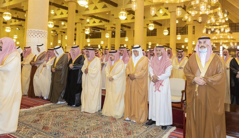 جموع غفيرة تؤدي الصلاة على الأمير بدر بن عبدالمحسن