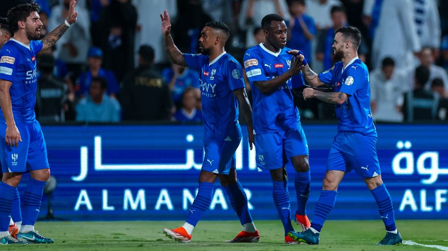الهلال يحبط طموحات الطائي ويفوز بثلاثية