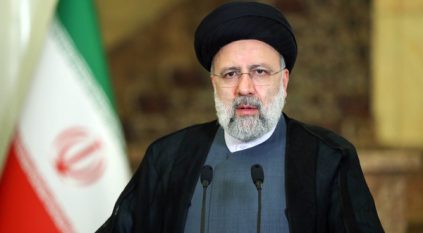 مروحية تقل الرئيس الإيراني ووزير خارجيته تتعرض لحادث