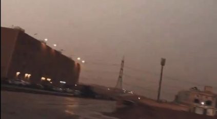 شاهد.. سحابة قمعية غرب الرياض