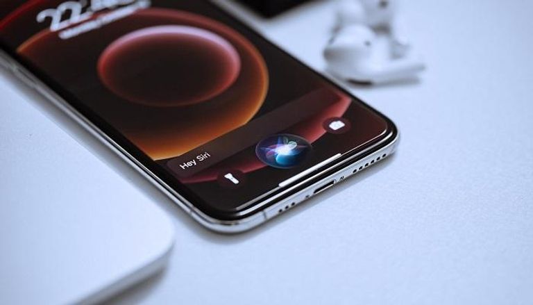 أبل تزود هواتف آيفون بالذكاء الاصطناعي
